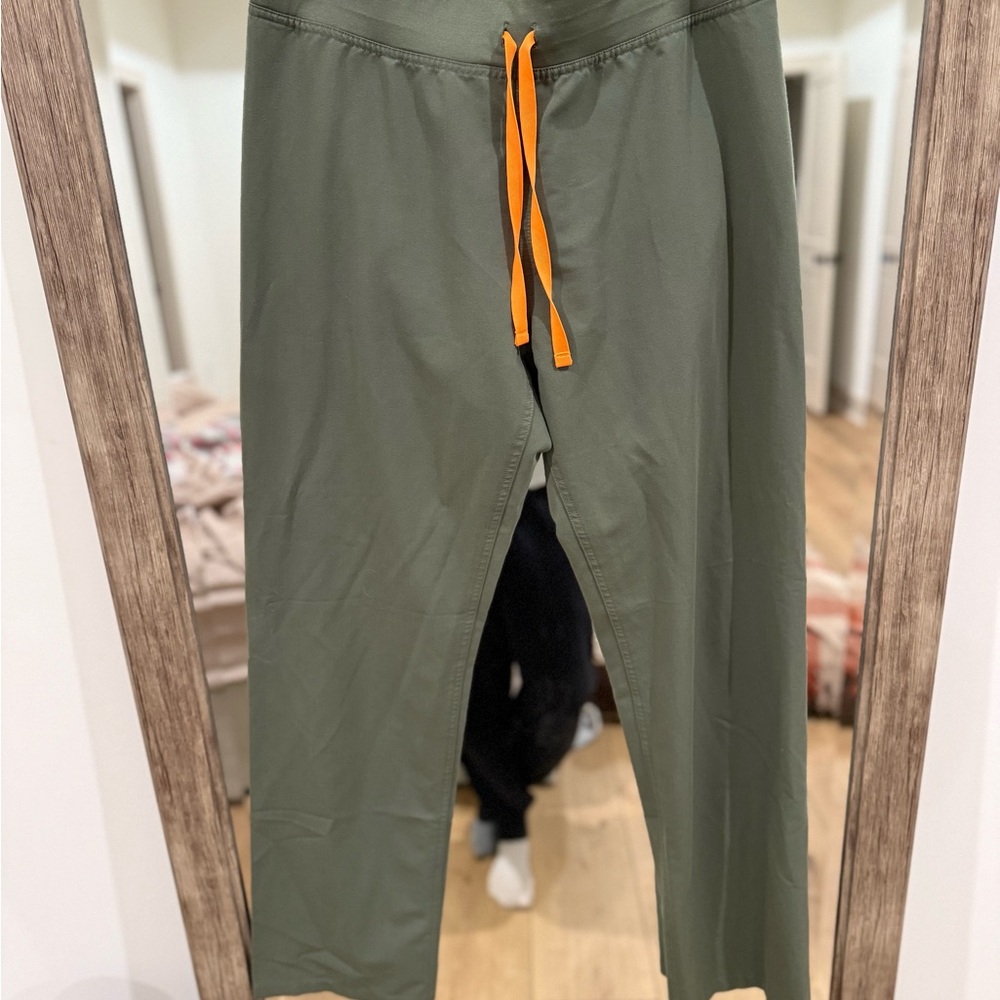 Figs Livingston moss scrubs w/  Orange Drawstring